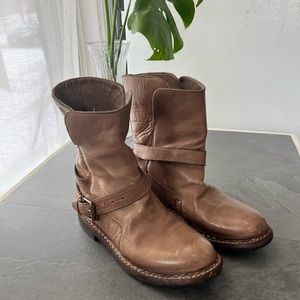 Burberry Moto Boots 37 1/2 Camel